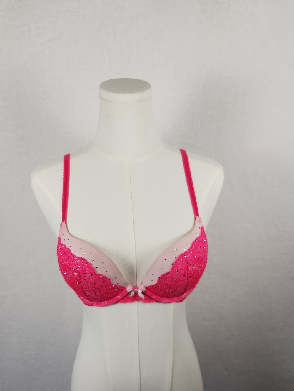 Victoria's Secret Dream Angels Hot Pink Lace Push-Up Bra with Rhinestones 34B